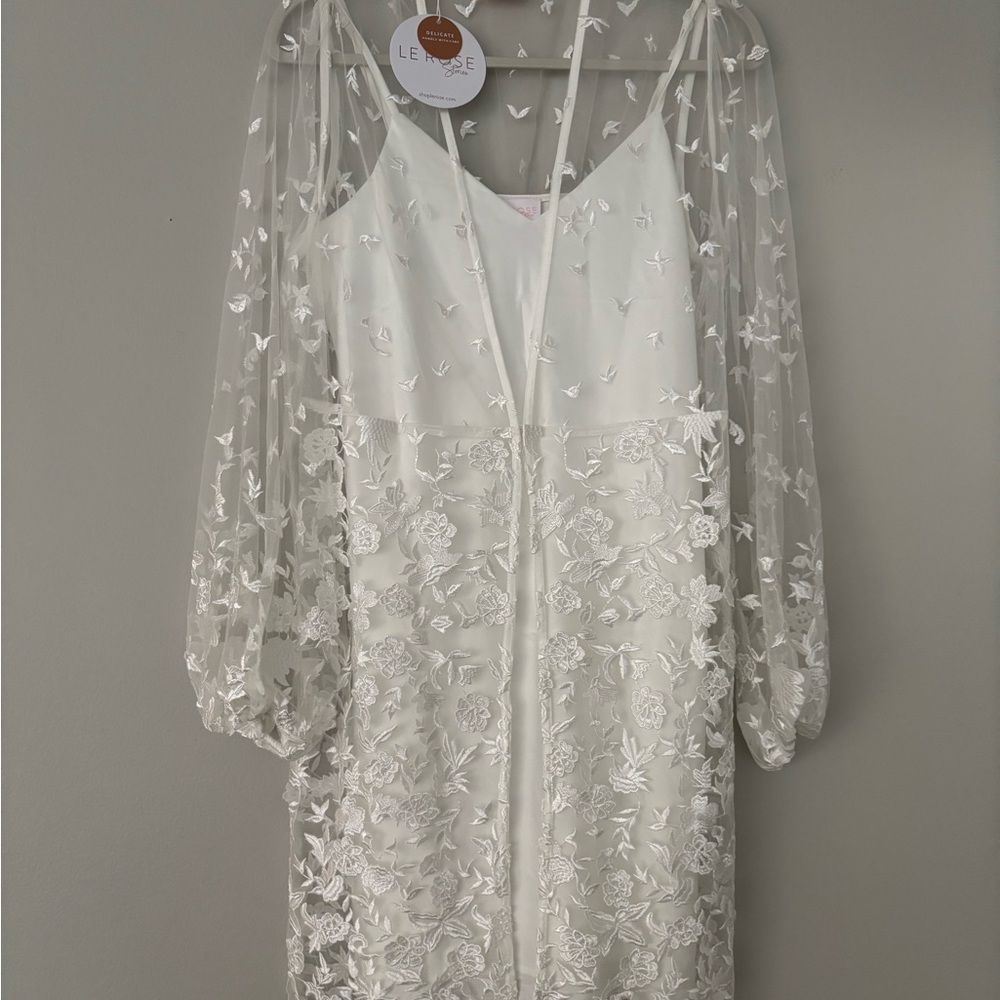 Elegant White Lace Robe Le Rose